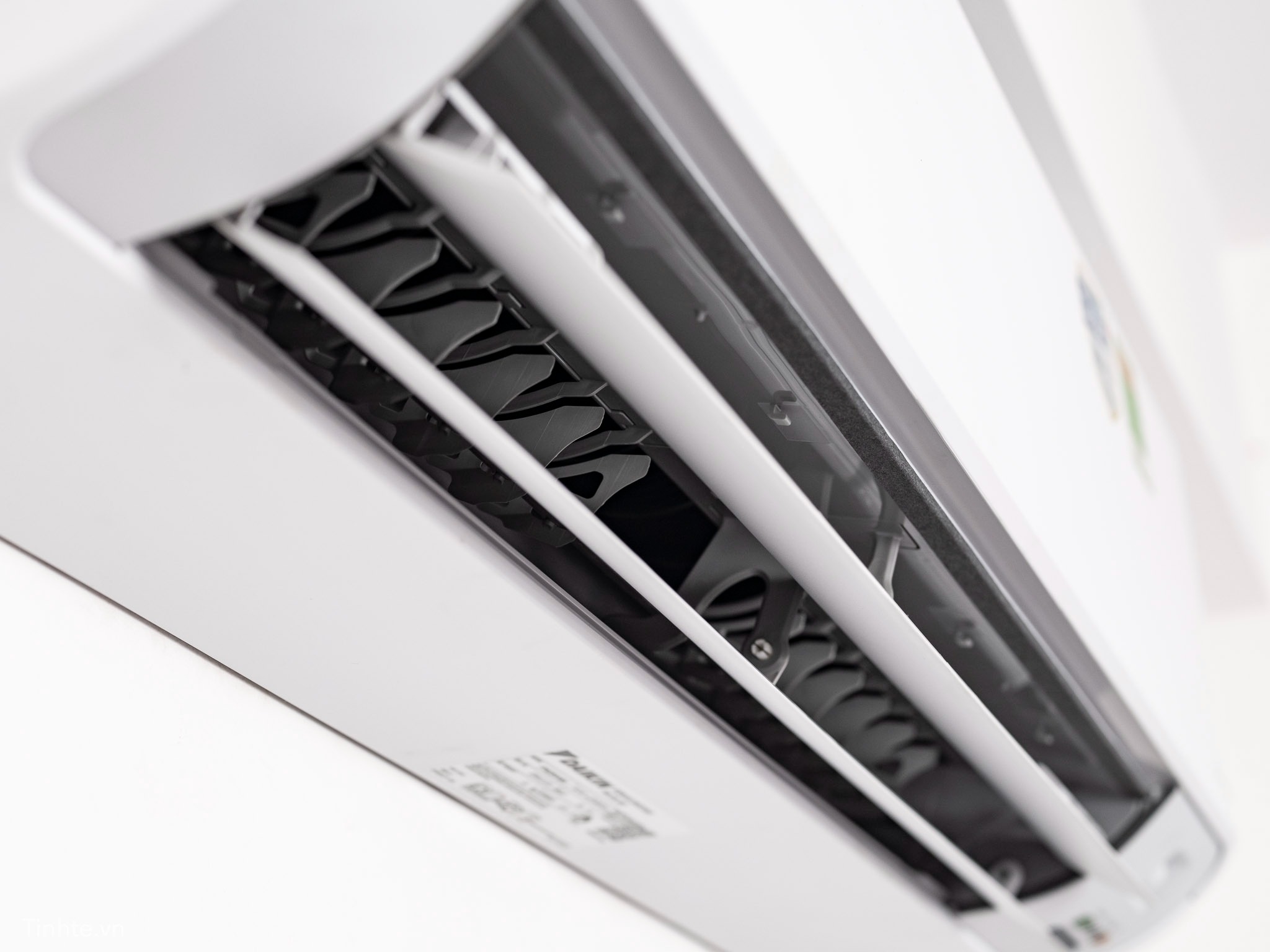Điều hòa Daikin FTKZ25VVMV - Chuẩn diệt khuẩn, lọc khí, cân bằng độ ẩm, Wifi