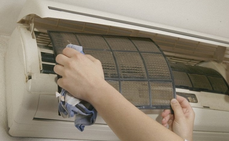 Hướng dẫn vệ sinh điều hòa treo tường tại nhà đơn giản và hiệu quả