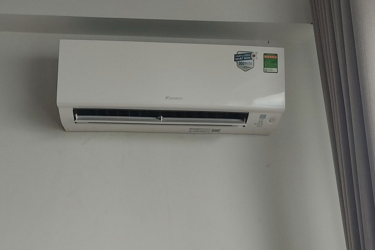 Nên mua điều hòa Daikin FTKB25YVMV hay điều hòa Sharp AH-X9XEW, loại nào tốt hơn?