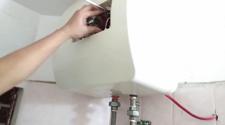 Hướng dẫn người dùng cách vệ sinh bình nóng lạnh Ariston tại nhà đúng cách