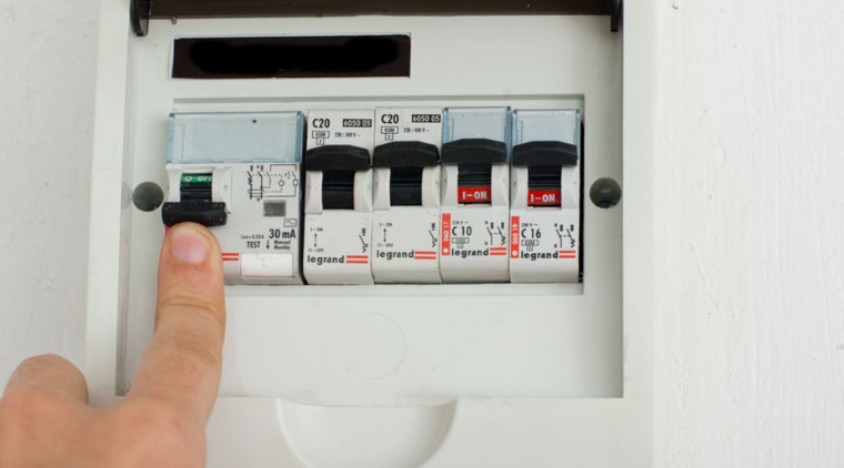 Hướng dẫn người dùng cách vệ sinh bình nóng lạnh Ariston tại nhà đúng cách