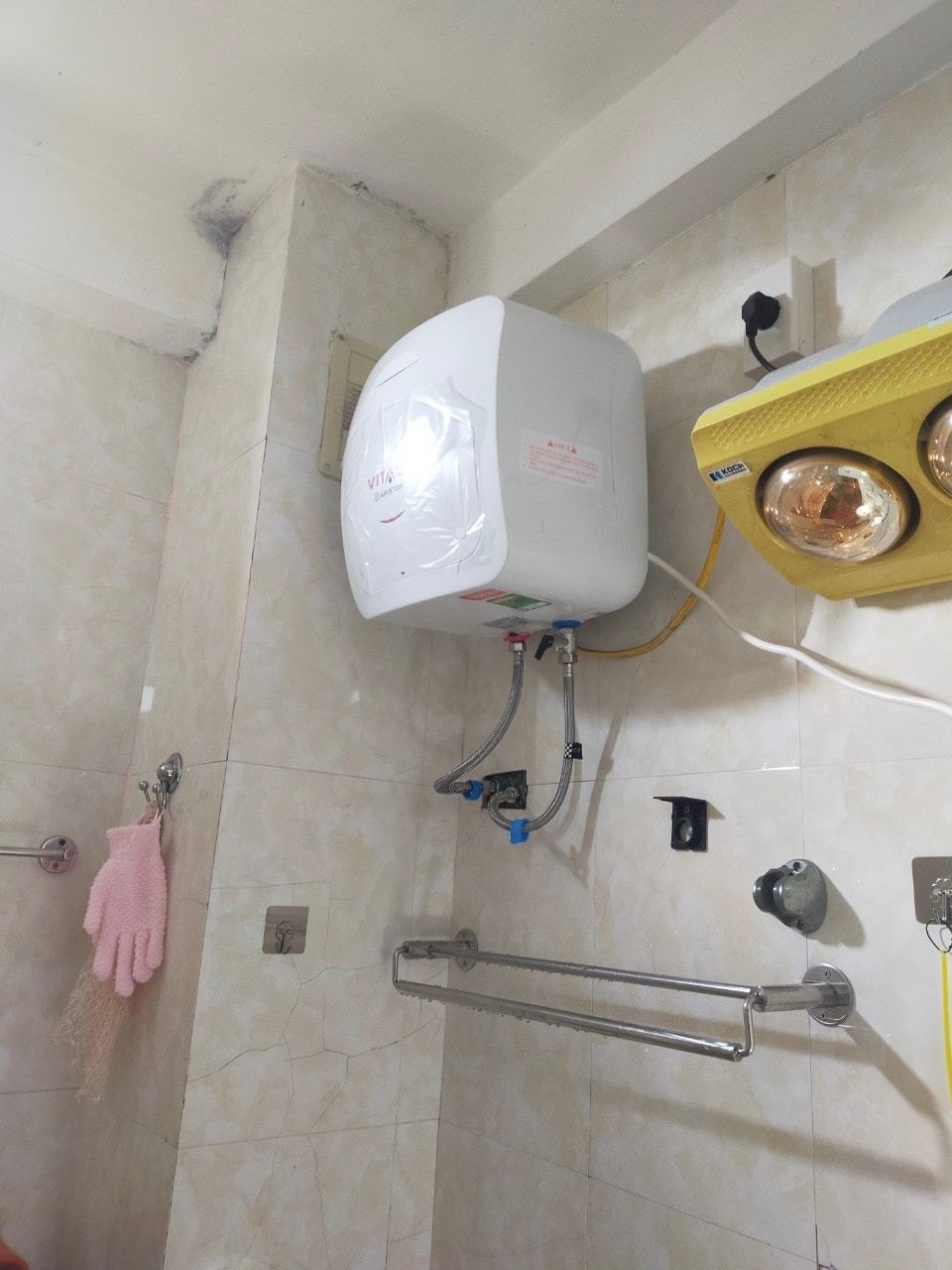 Bình nóng lạnh Ariston Vitaly 15 dùng có an toàn không, có công nghệ bảo vệ gì?