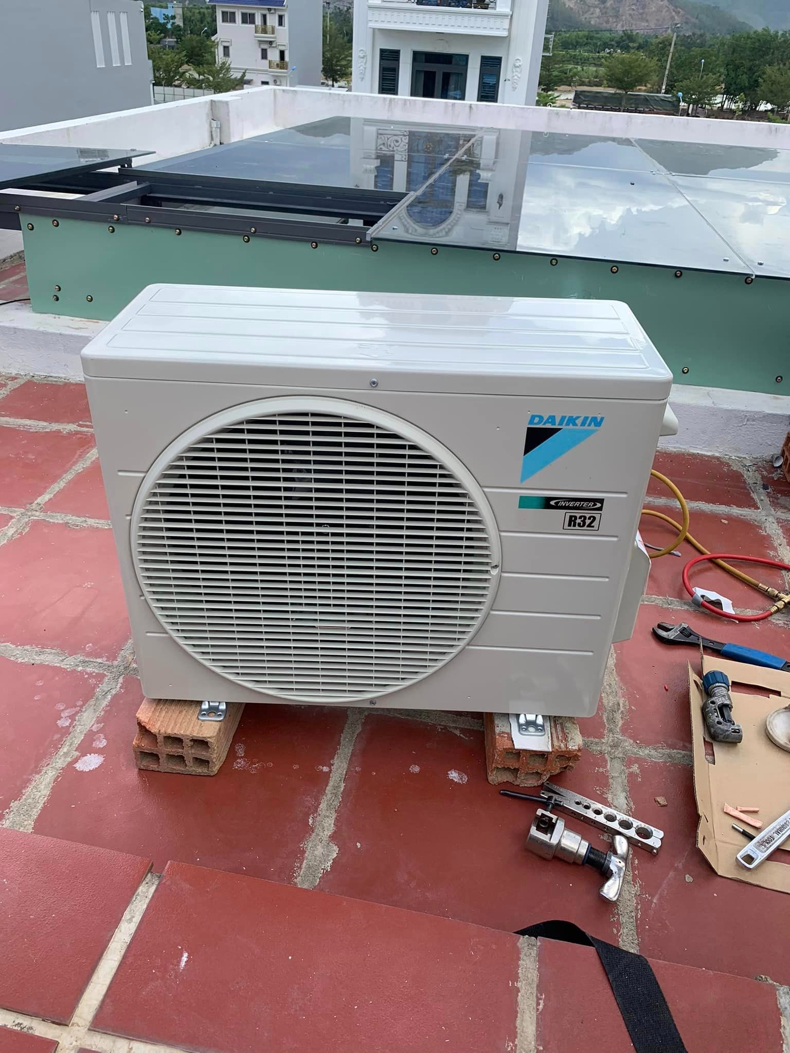 So sánh giữa điều hòa Daikin FTF25XAV1V và FTKF25ZVMV, nên mua dòng nào tốt hơn?