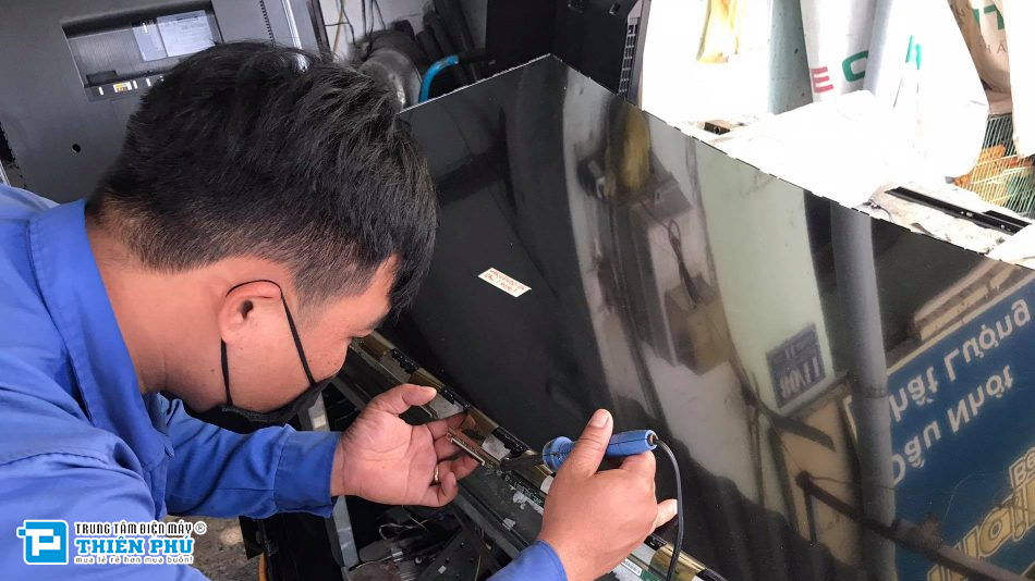 Vỡ màn hình Smart tivi LG nên mua mới hay thay màn?