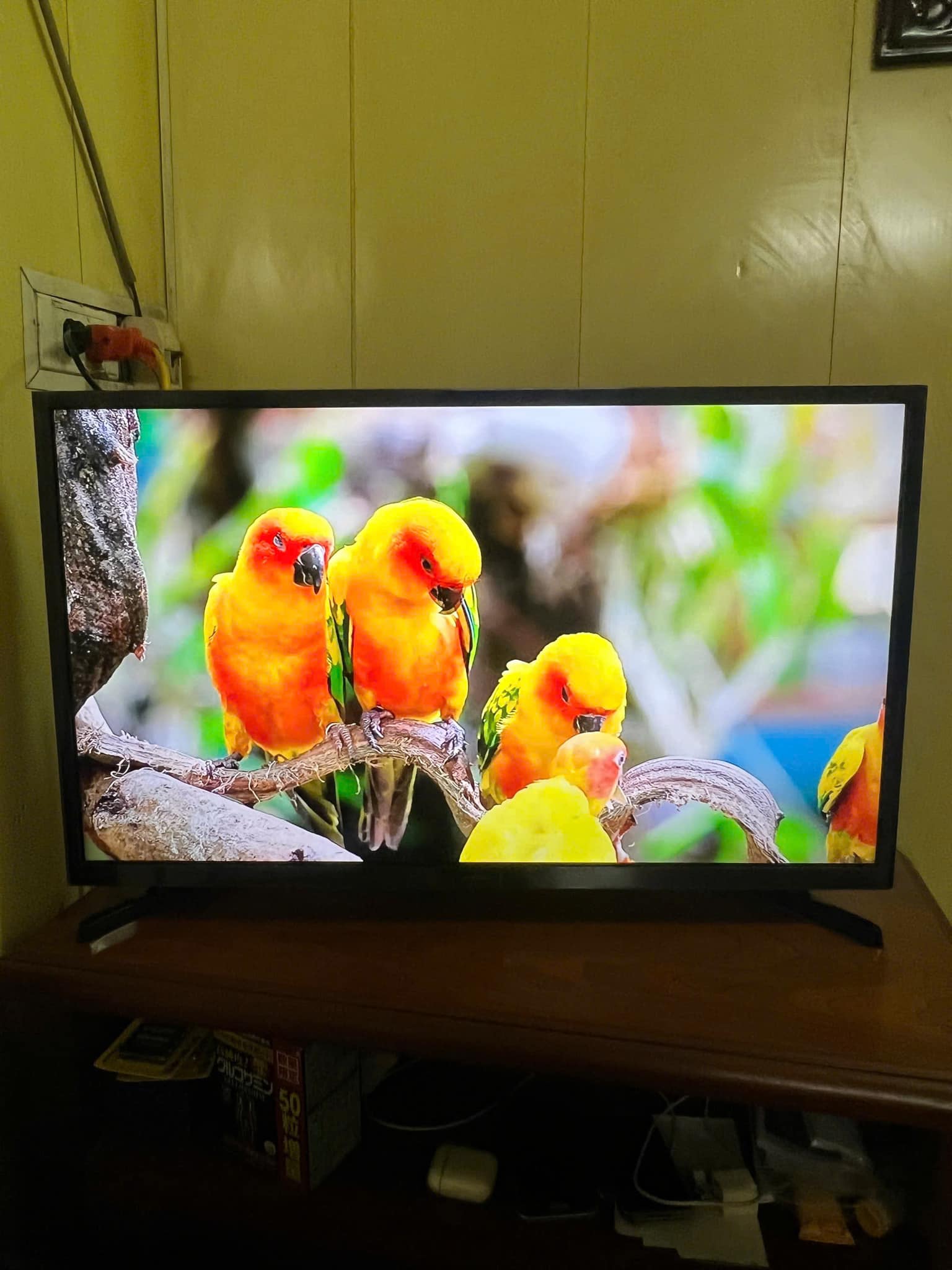 Tivi Samsung 32 inch UA32T4202AKXXV - Sự lựa chọn cho không gian phòng ngủ