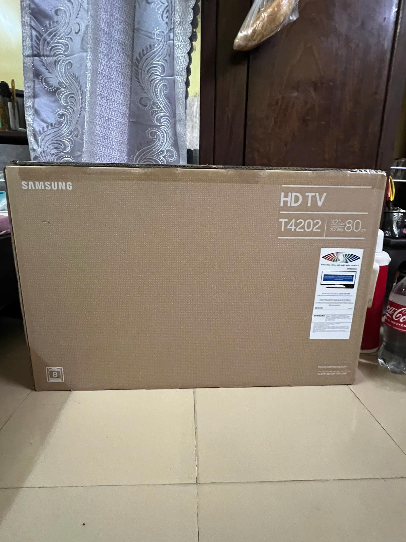 Tivi Samsung 32 inch UA32T4202AKXXV - Sự lựa chọn cho không gian phòng ngủ