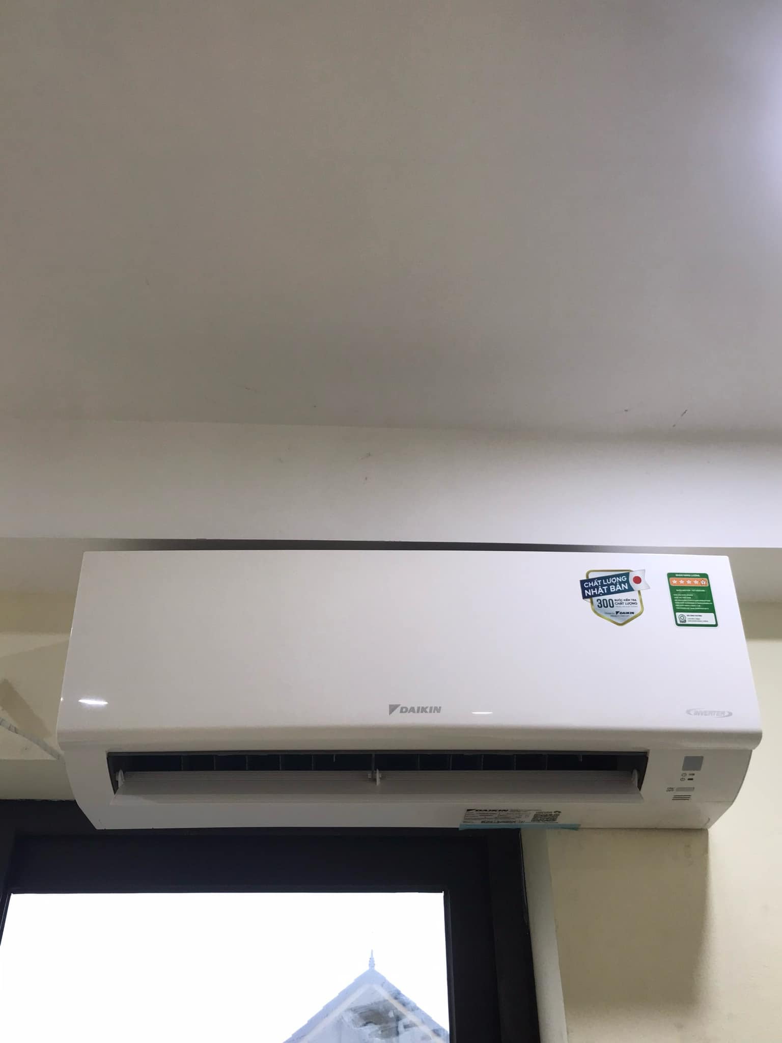 Đánh giá về ưu nhược điểm điều hòa Daikin 9000btu 1 chiều FTKB25ZVMV mới 2025