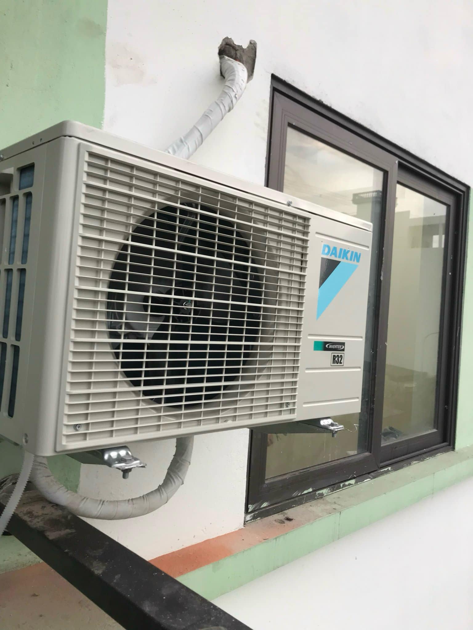 Đánh giá về ưu nhược điểm điều hòa Daikin 9000btu 1 chiều FTKB25ZVMV mới 2025