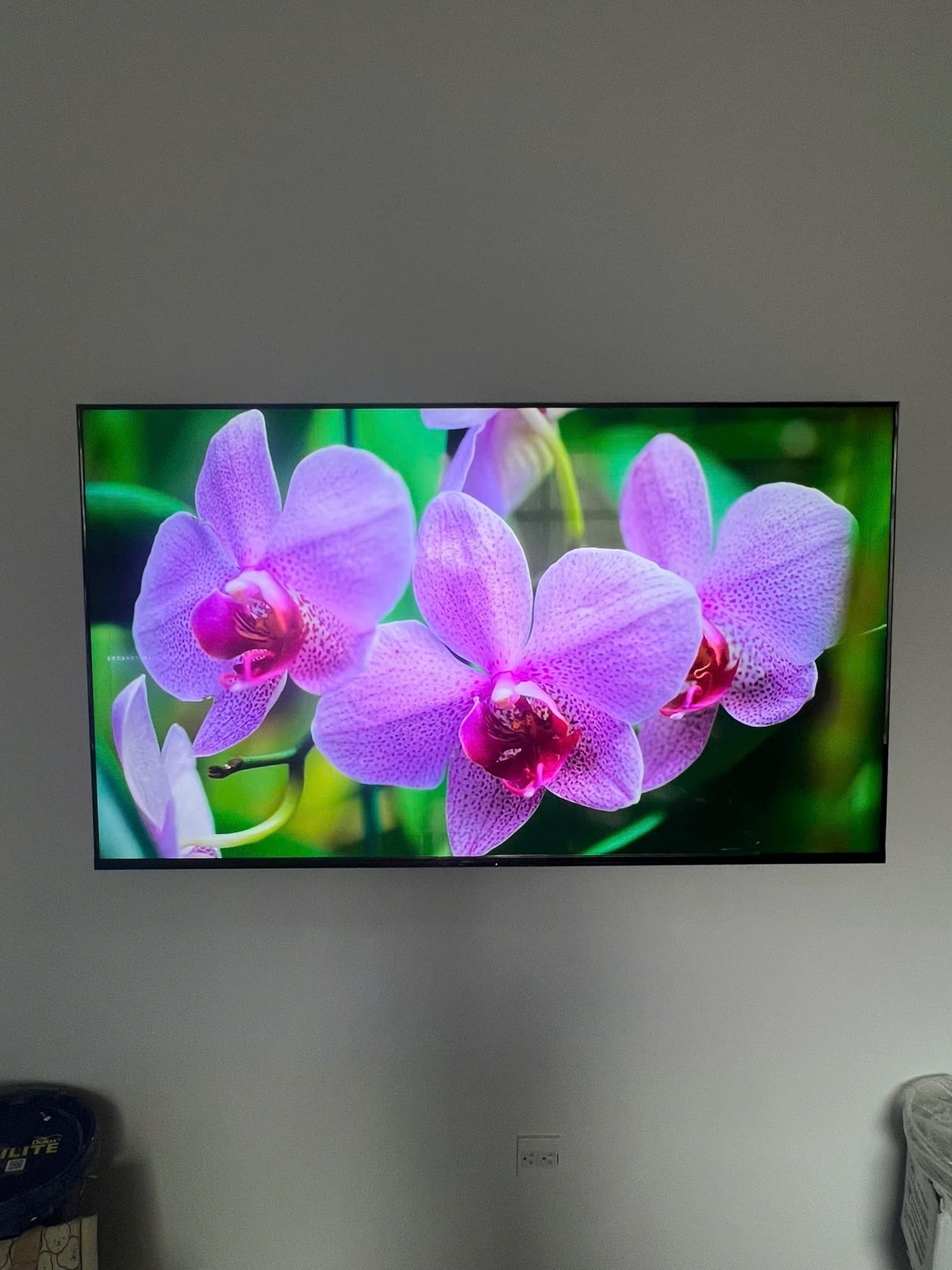 Tivi Sony 65 inch 4K K-65S30 có giá bao nhiêu, được sản xuất ở đâu và có đặc điểm nổi bật gì?