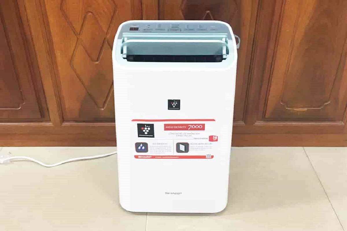 Chẳng sợ nhà nồm ẩm, sạch bay bụi mịn với máy hút ẩm và lọc không khí Sharp DW-E16FA-W