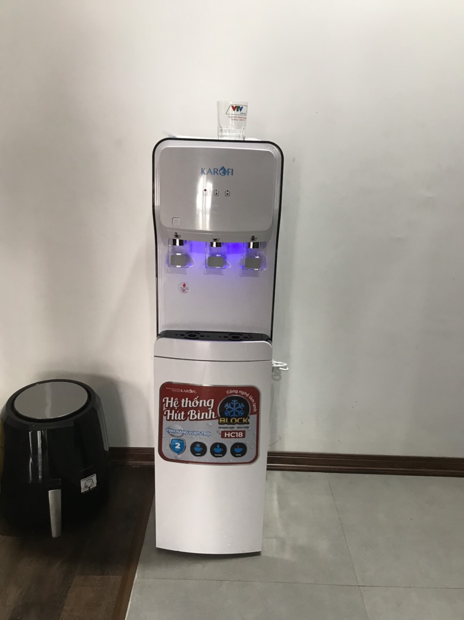 Cây nước nóng lạnh Karofi 3 vòi HC18 nâng tầm tiện nghi cho căn bếp hiện đại