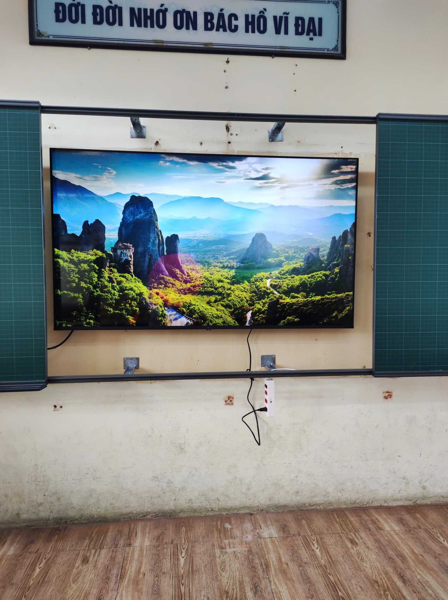 Tivi TCL 43 inch Full HD 43S5400, mẫu tivi giá rẻ có thể đáp ứng đầy đủ tiện ích thông minh