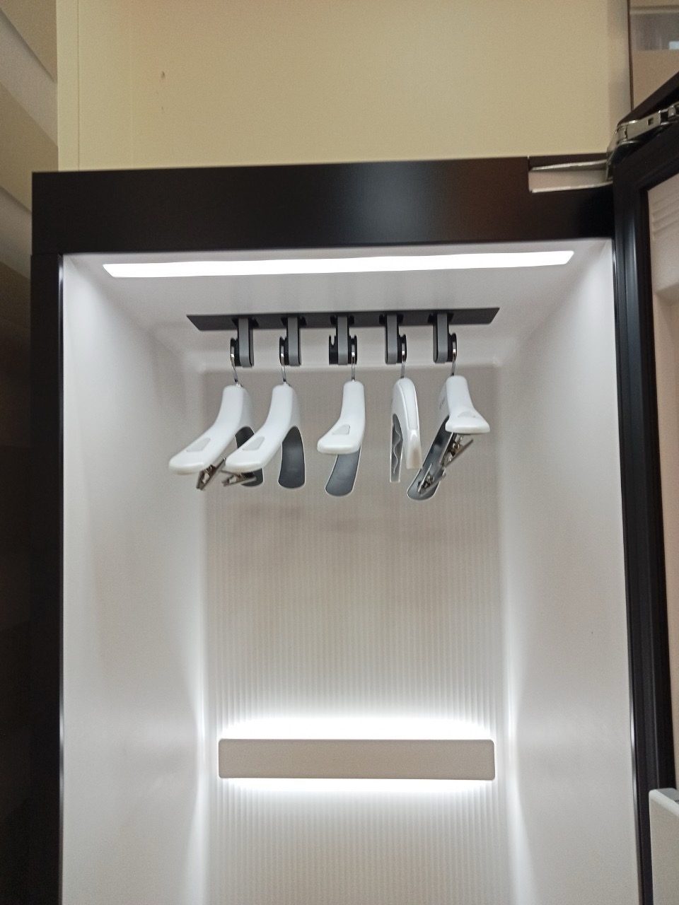 tủ chăm sóc quần áo lg thông minh