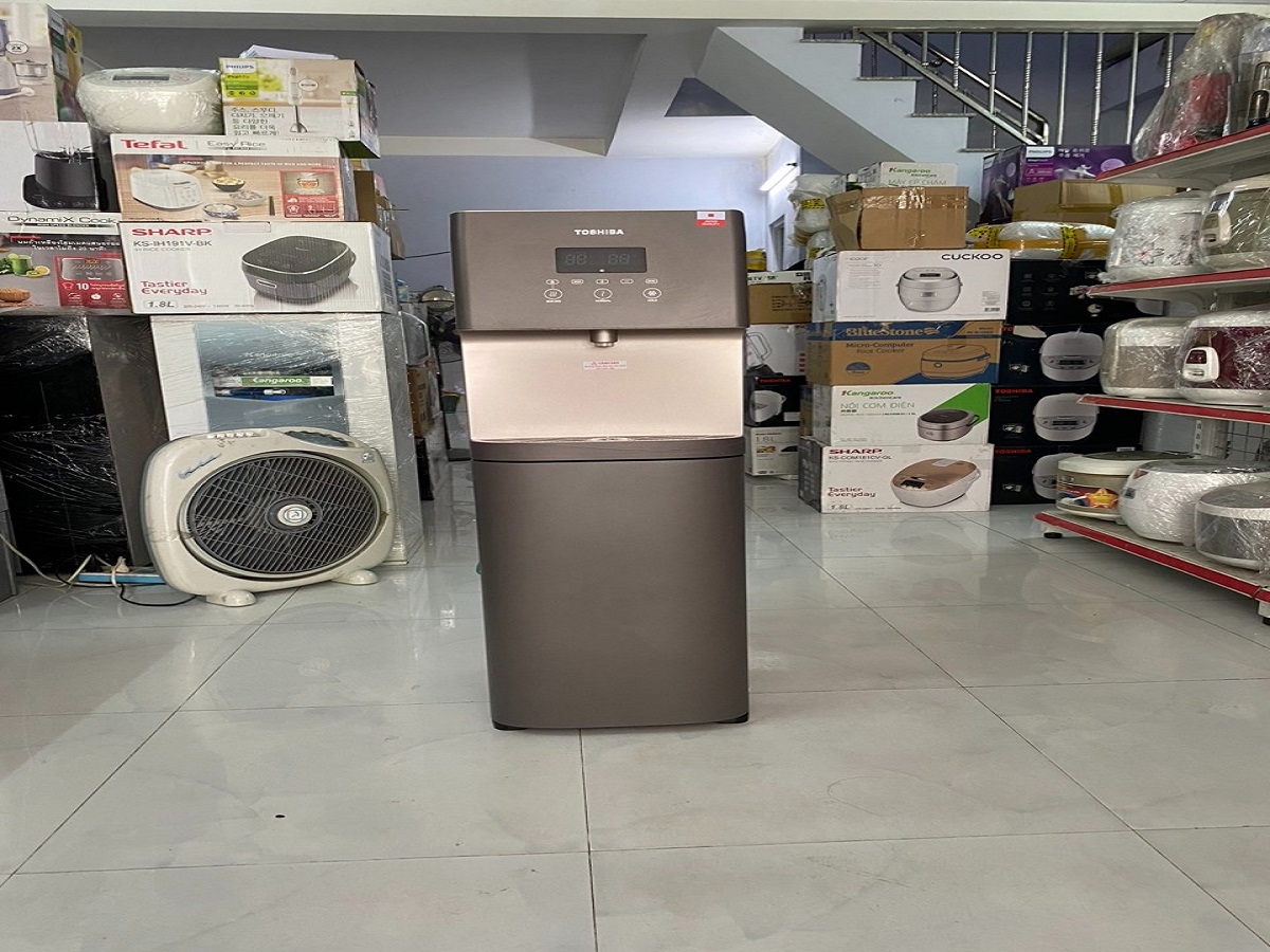 Cây nước nóng lạnh Toshiba 1 vòi RWF-W1830UVBV (T) biểu tượng của công nghệ tiện nghi hiện đại