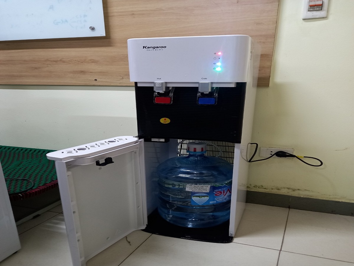 Khám phá đặc điểm nổi bật của cây nước nóng lạnh Kangaroo 2 vòi KG49A3