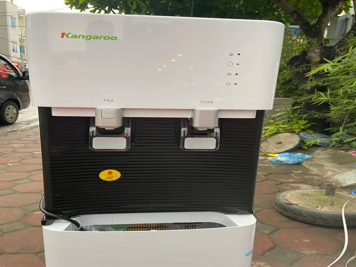 Khám phá đặc điểm nổi bật của cây nước nóng lạnh Kangaroo 2 vòi KG49A3