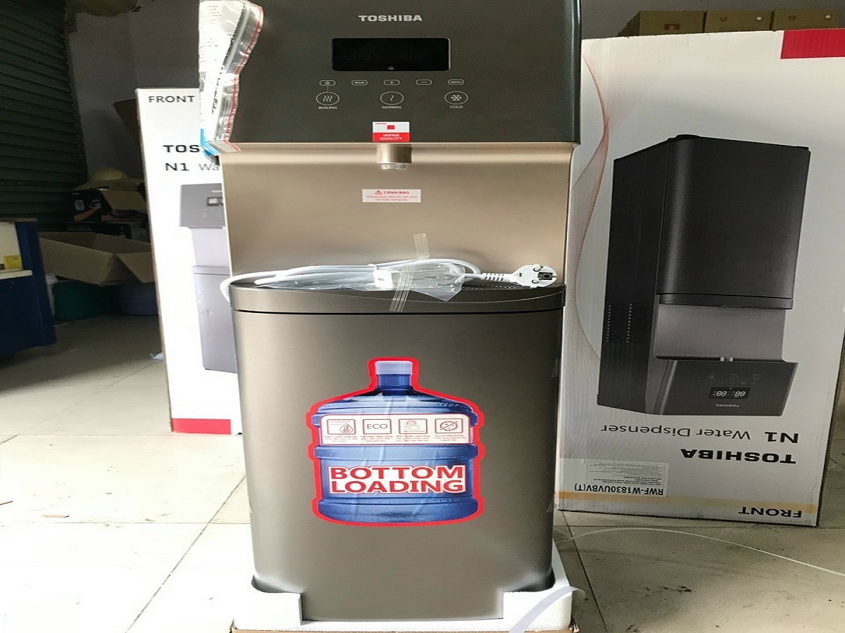 Đánh giá chi tiết cây nước nóng lạnh hút bình Toshiba RWF-W1830UVBV (T) thiết kế tinh tế, tiện ích vượt trội
