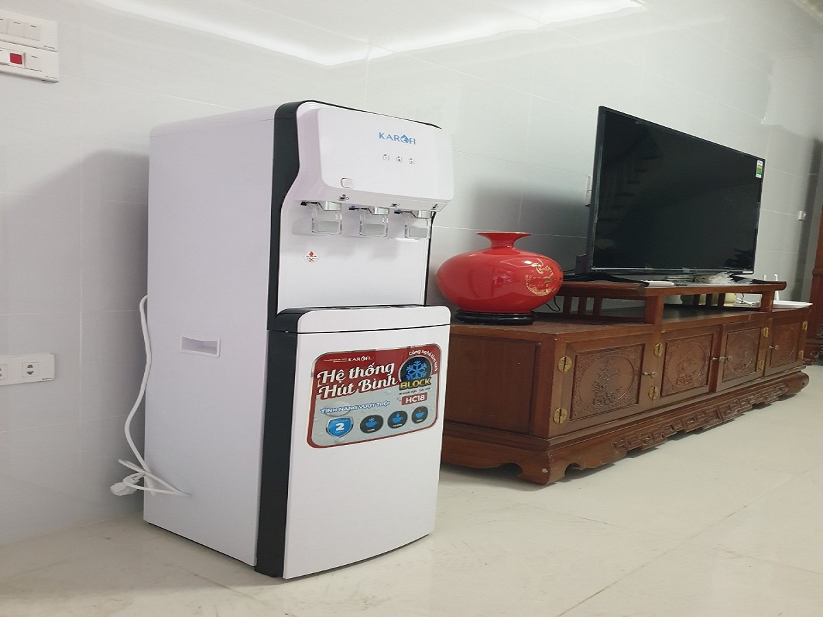 Đánh giá chi tiết cây nước nóng lạnh Karofi 3 vòi HC18 thiết kế hiện đại, tính năng vượt trội