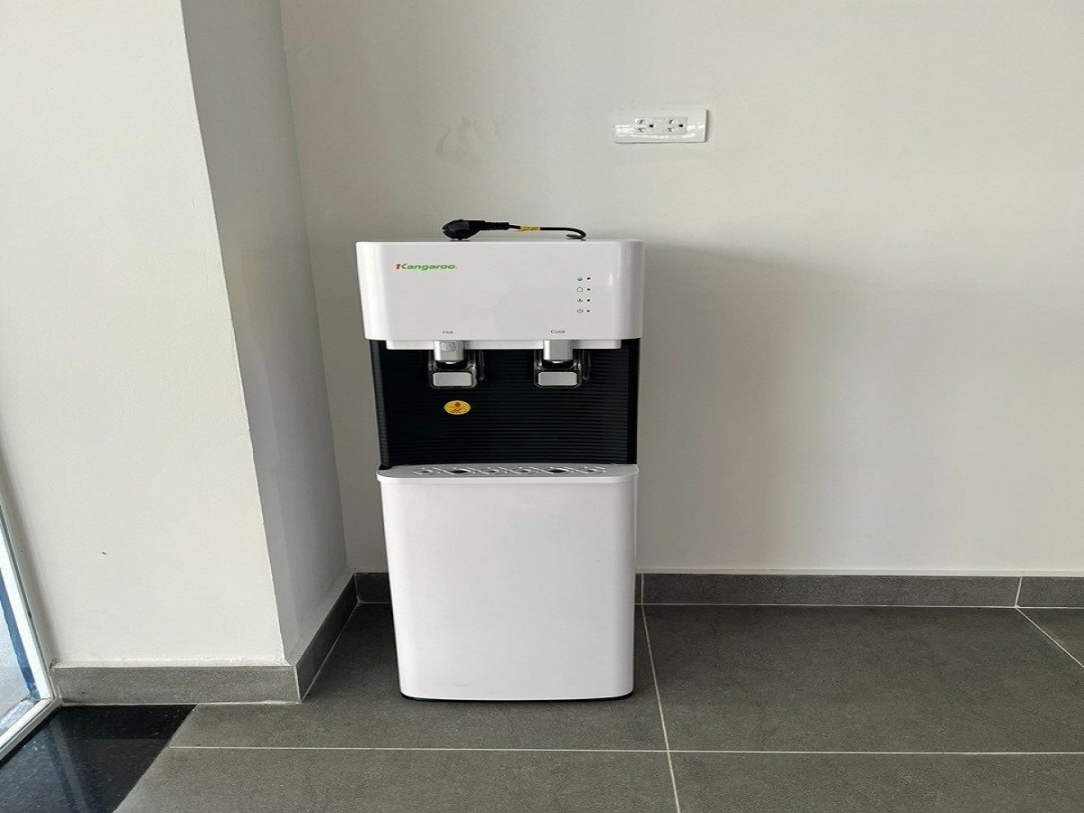 Khám phá đặc điểm nổi bật của cây nước nóng lạnh Kangaroo 2 vòi KG49A3