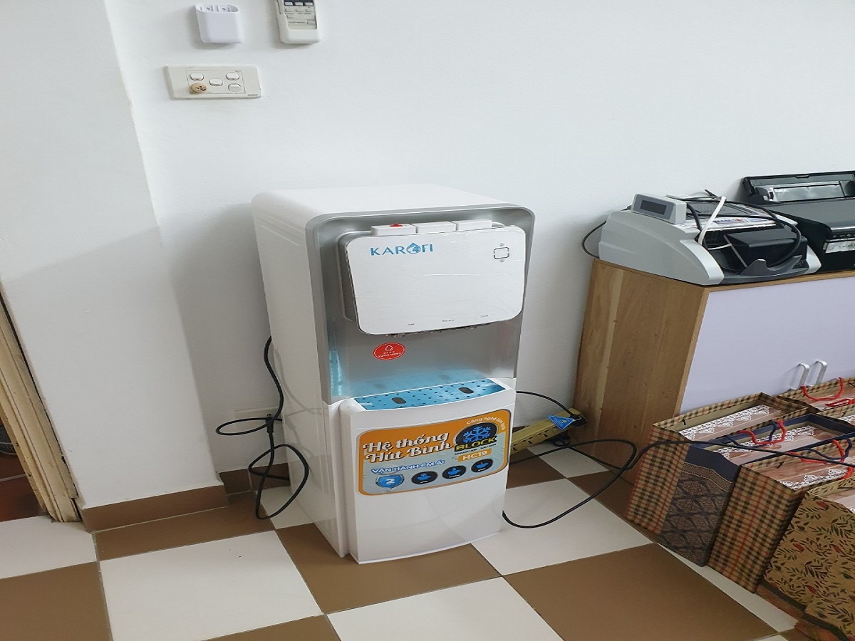 Khám phá cây nước nóng lạnh Karofi hút bình HC19 giải pháp tiện ích cho cuộc sống hiện đại
