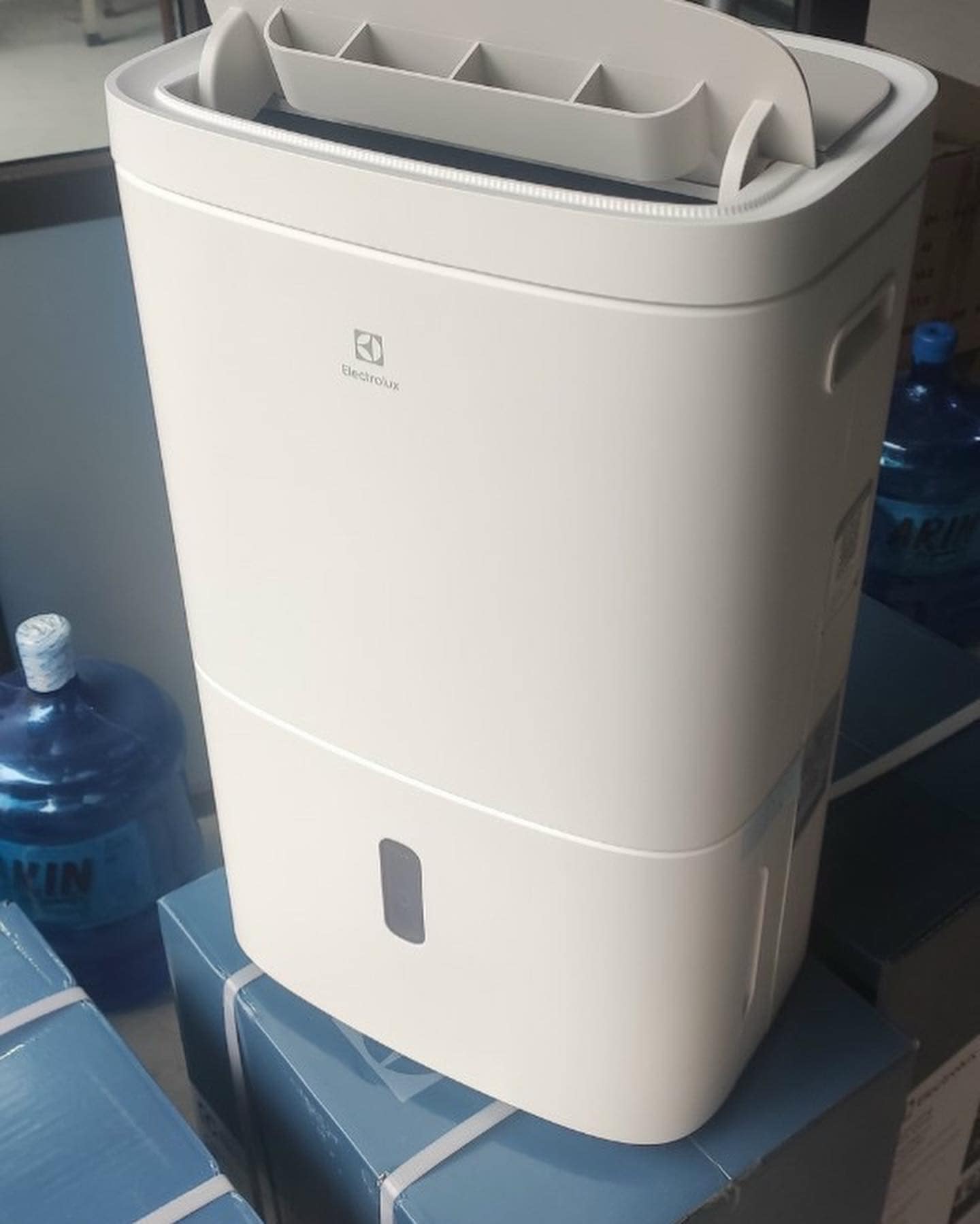 Máy hút ẩm Electrolux EDH10TRBW1 có giá bán là bao nhiêu, ưu nhược điểm là gì?