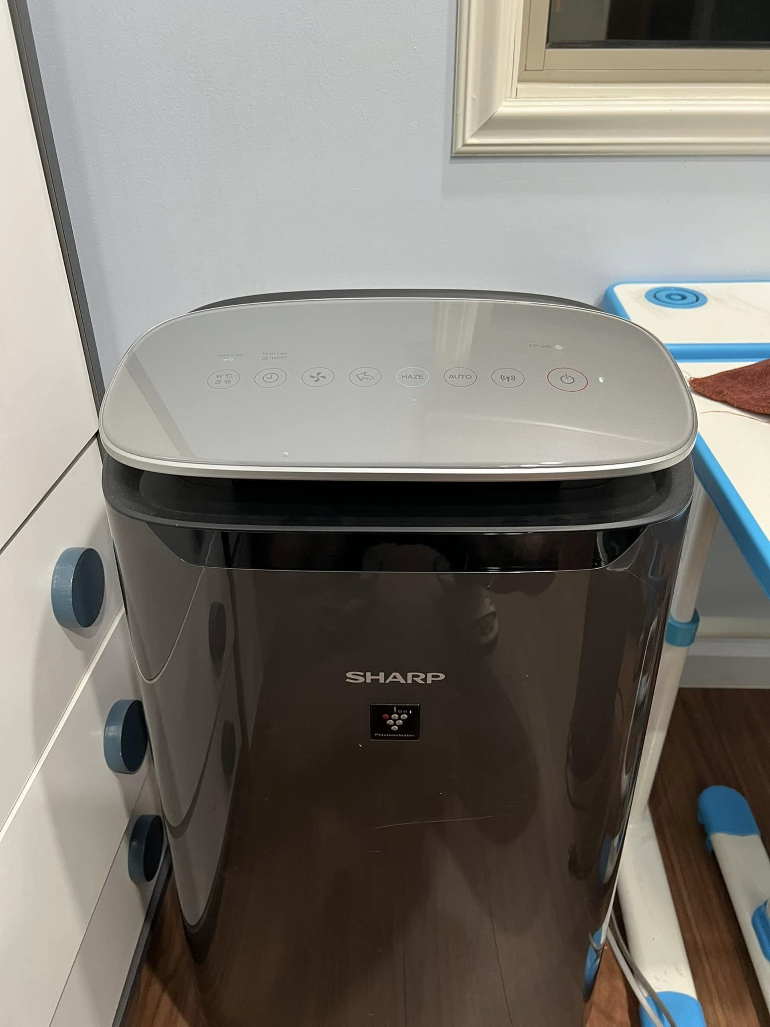 Review chi tiết về máy lọc không khí Sharp FP-J80EV-H có đặc điểm gì, có đáng mua không?