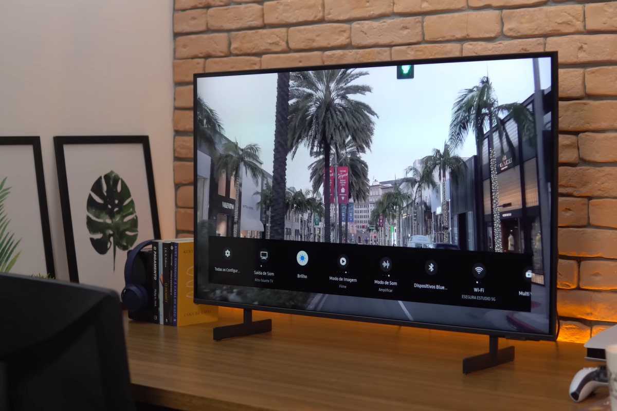 Tivi Samsung 55 inch 4K 55U8000F, mẫu tivi tầm trung cực chất lượng đáng sắm ở 2025