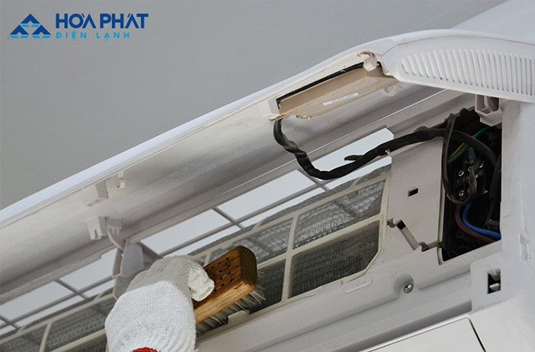 Hướng dẫn vệ sinh điều hòa Funiki tại nhà đúng cách và nhanh nhất