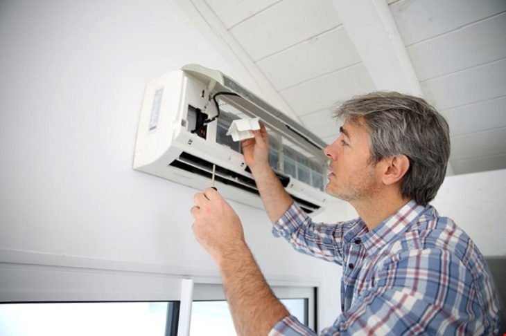 Hướng dẫn vệ sinh điều hòa Funiki tại nhà đúng cách và nhanh nhất