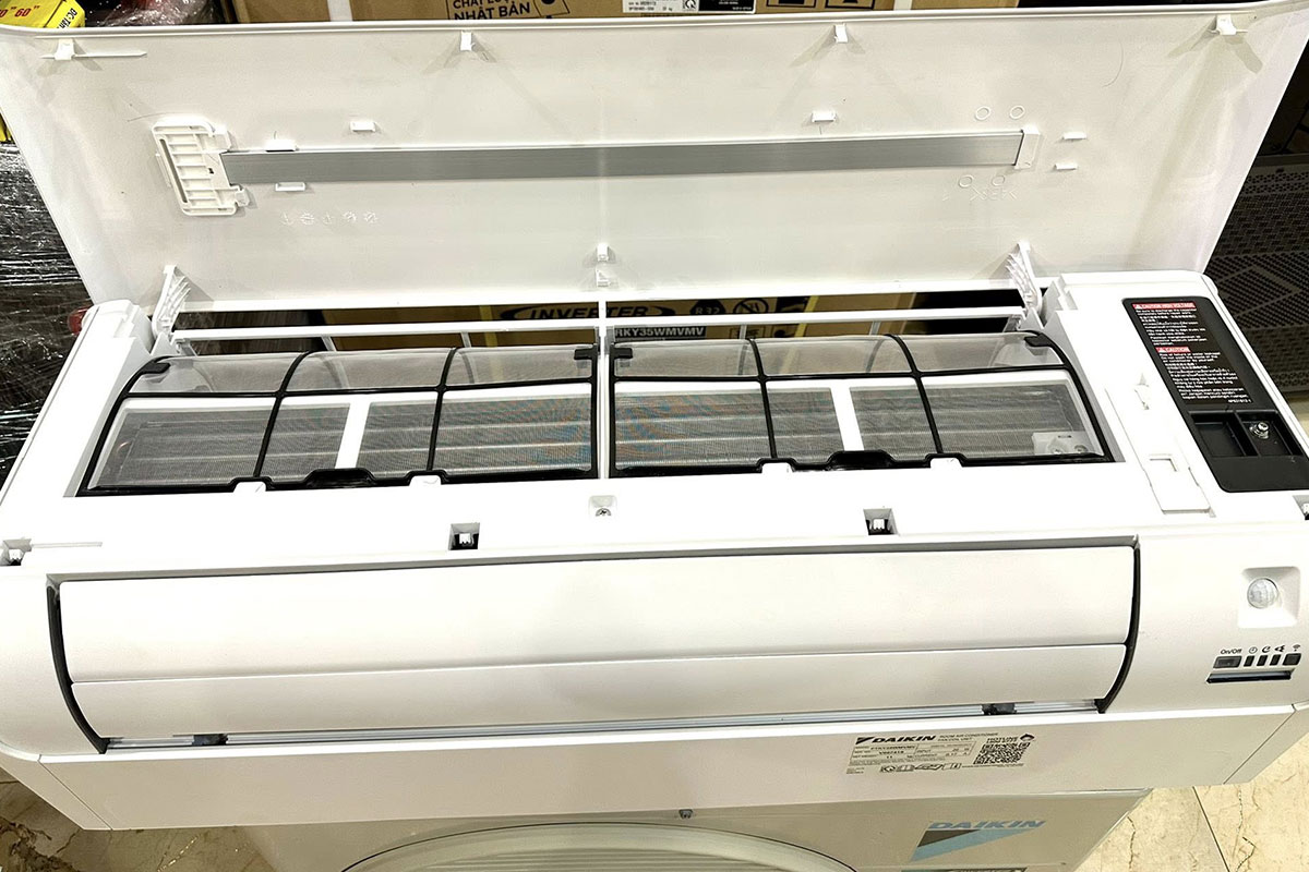 So sánh chi tiết giữa điều hòa Daikin FTF35XAV1V và Nagakawa NS-C12R2T30