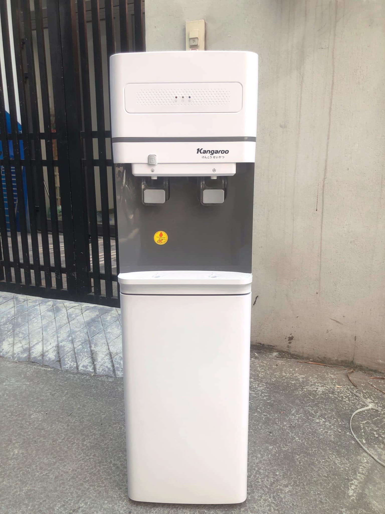 Khám phá chi tiết cây nước nóng lạnh Kangaroo 2 vòi KG36A2 cây nước 2 chế độ dành cho cuộc sống hiện đại