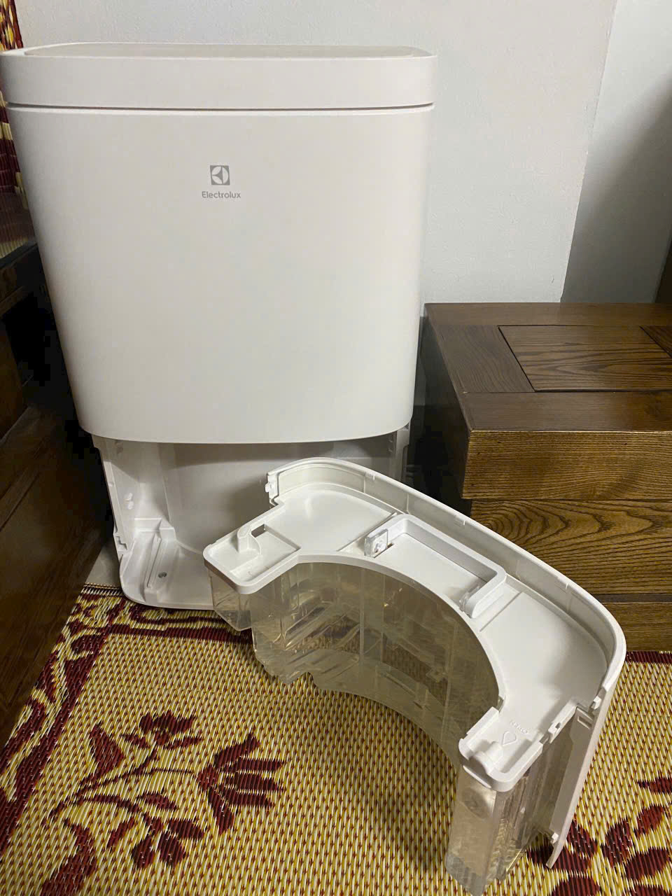 Có nên đầu tư máy hút ẩm Electrolux EDH10TRBW1 cho mùa nồm?
