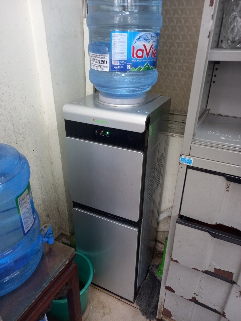 Cây nước nóng lạnh Kangaroo 2 vòi KG41W biểu tượng công nghệ trong không gian sống hiện đại