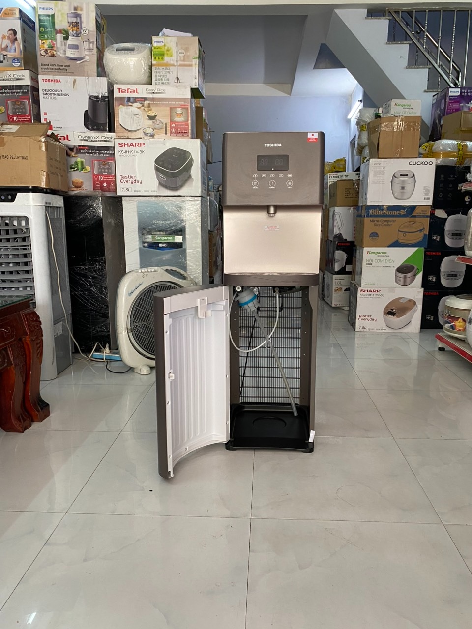 Cây nước nóng lạnh Toshiba 1 vòi RWF-W1830UVBV (T) giải pháp nước nóng lạnh tiện lợi cho mọi gia đình
