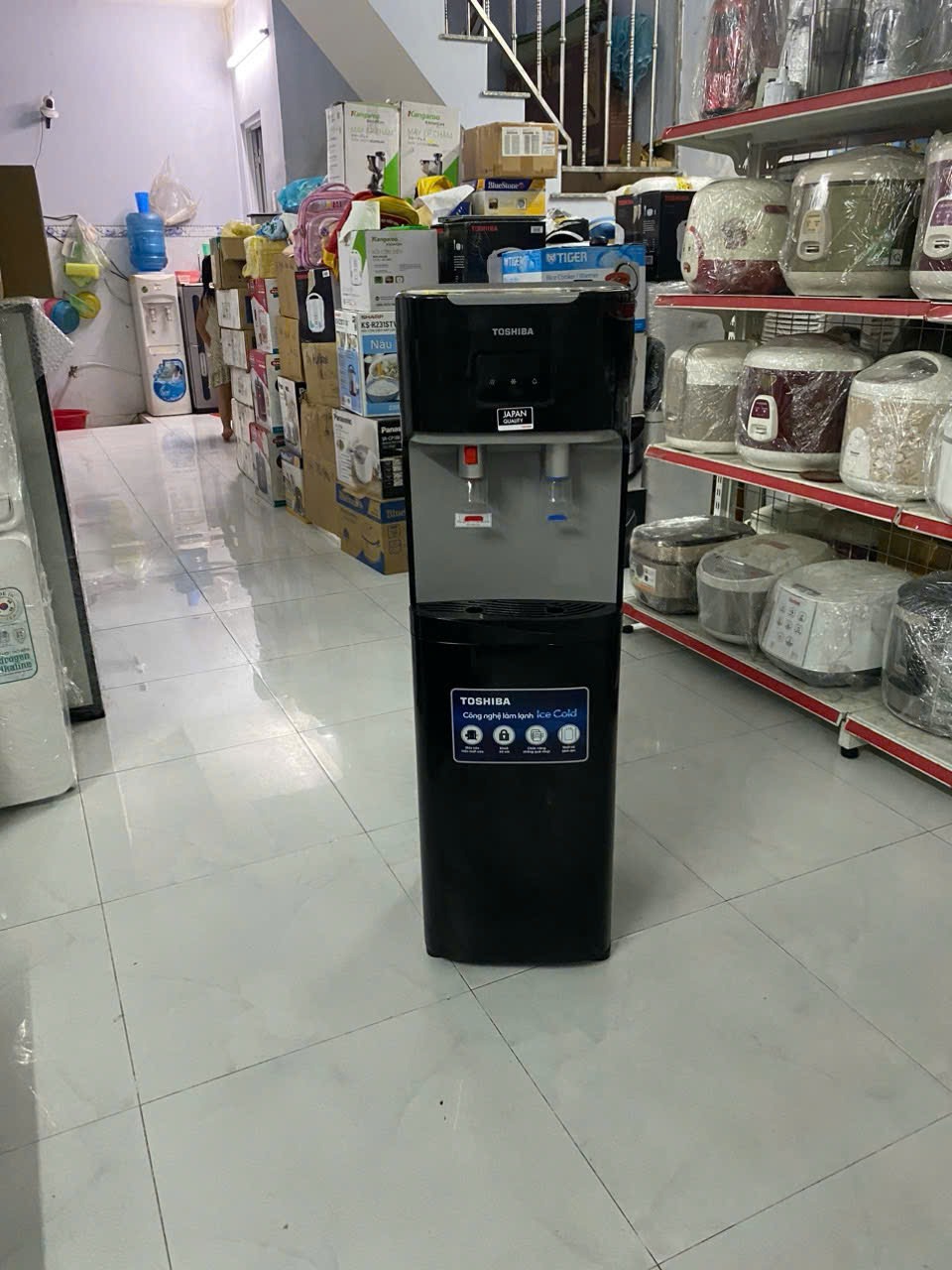 Cây nước nóng lạnh Toshiba 2 vòi RWF-W1669BV (K1) kết hợp giữa công nghệ hiện đại và hiệu suất ưu việt