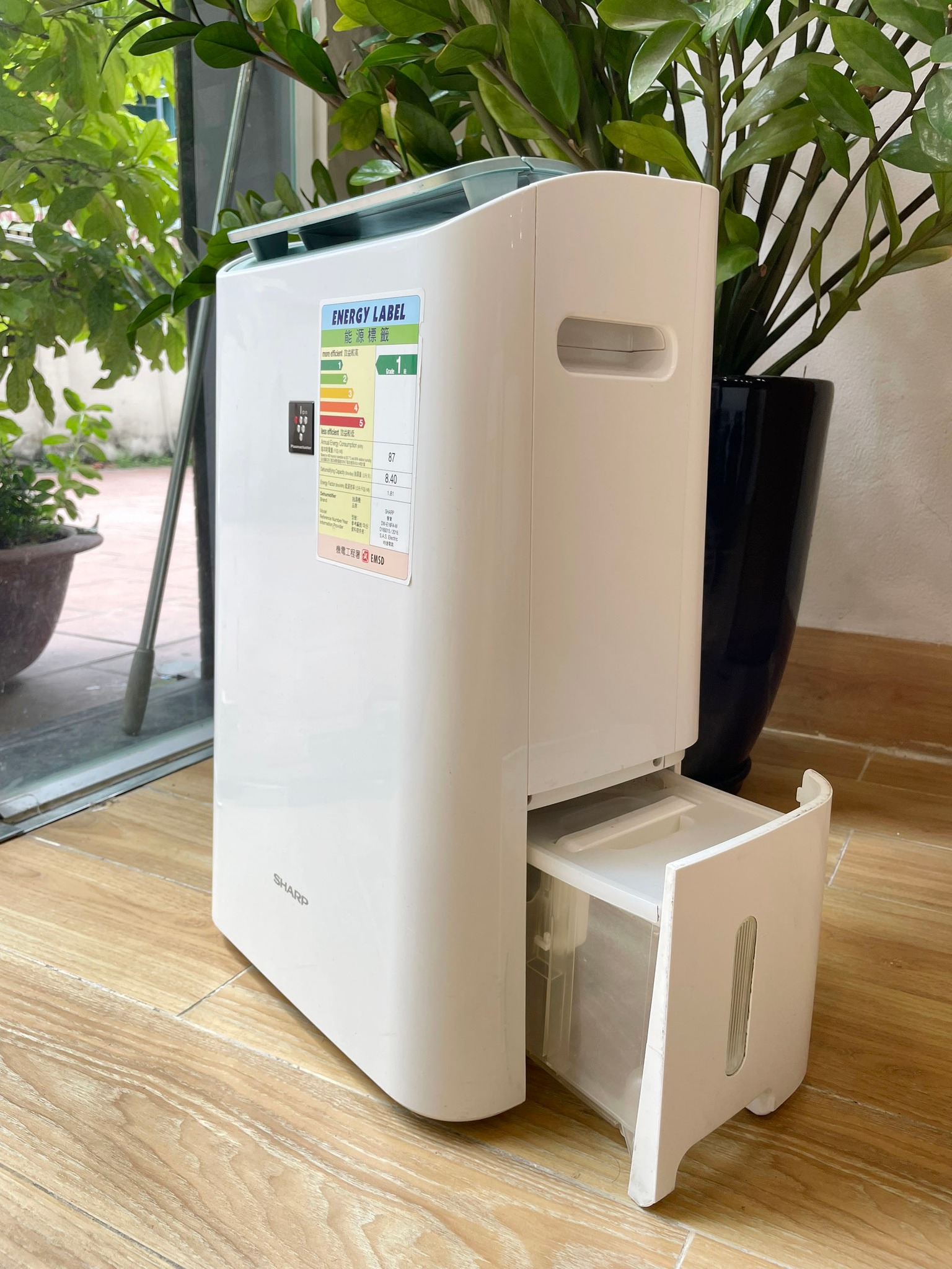 Đánh giá ưu nhược điểm của máy lọc không khí hút ẩm Sharp DW-E16FA-W