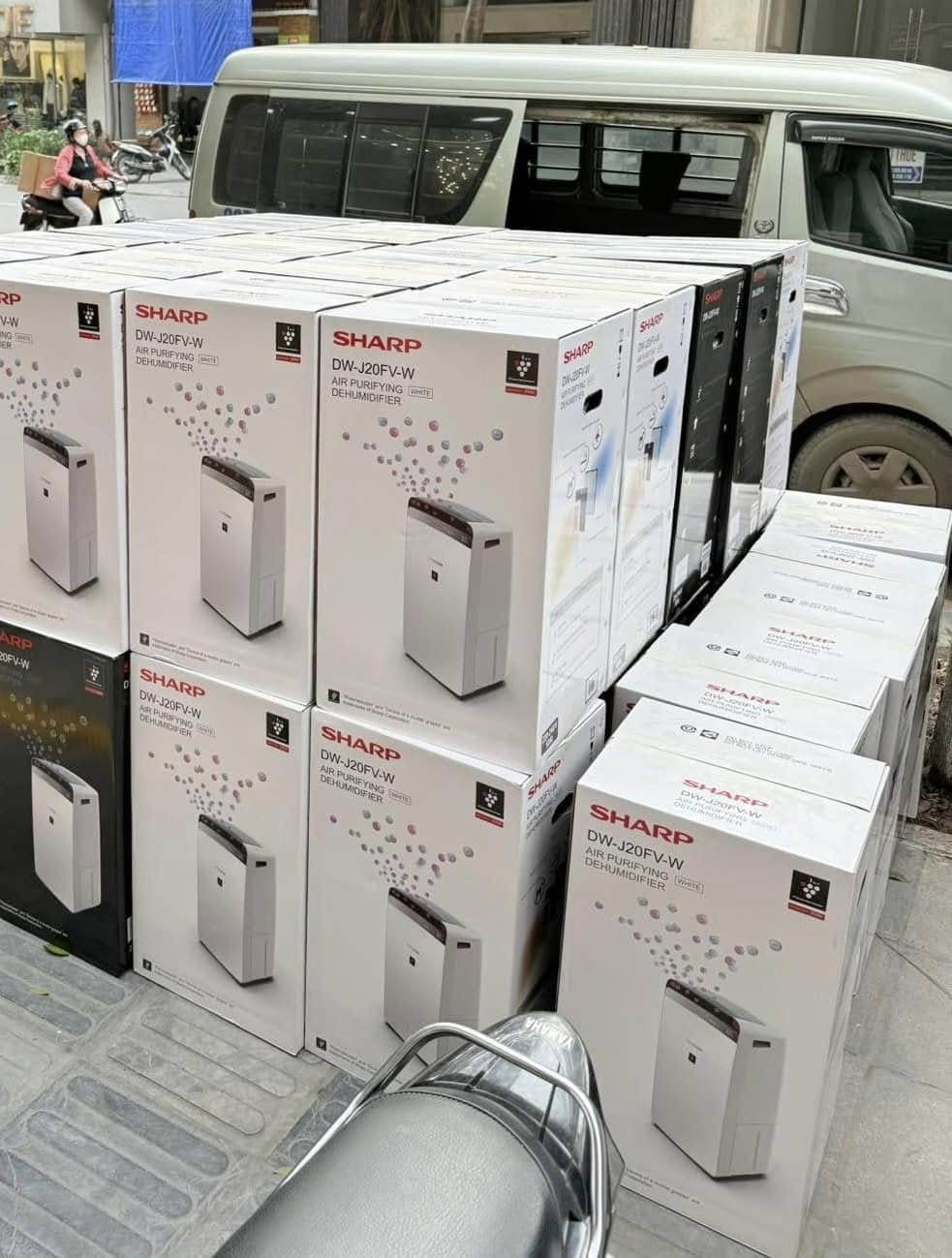 Máy lọc không khí hút ẩm Sharp DW-J20FV-W, vừa chống ẩm mốc mà lại lọc không khí