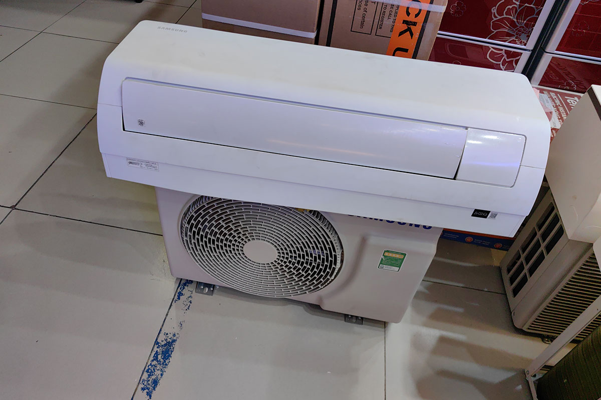 So sánh giữa điều hòa Daikin FTKB35ZVMV và Samsung AR13DYHZAWKNSV