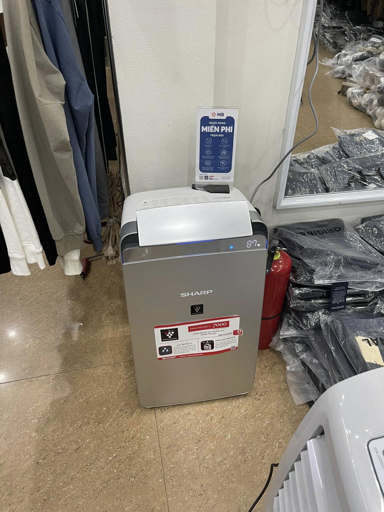 Review chi tiết về máy hút ẩm lọc không khí Sharp DW-J27FV-S có đáng mua không?