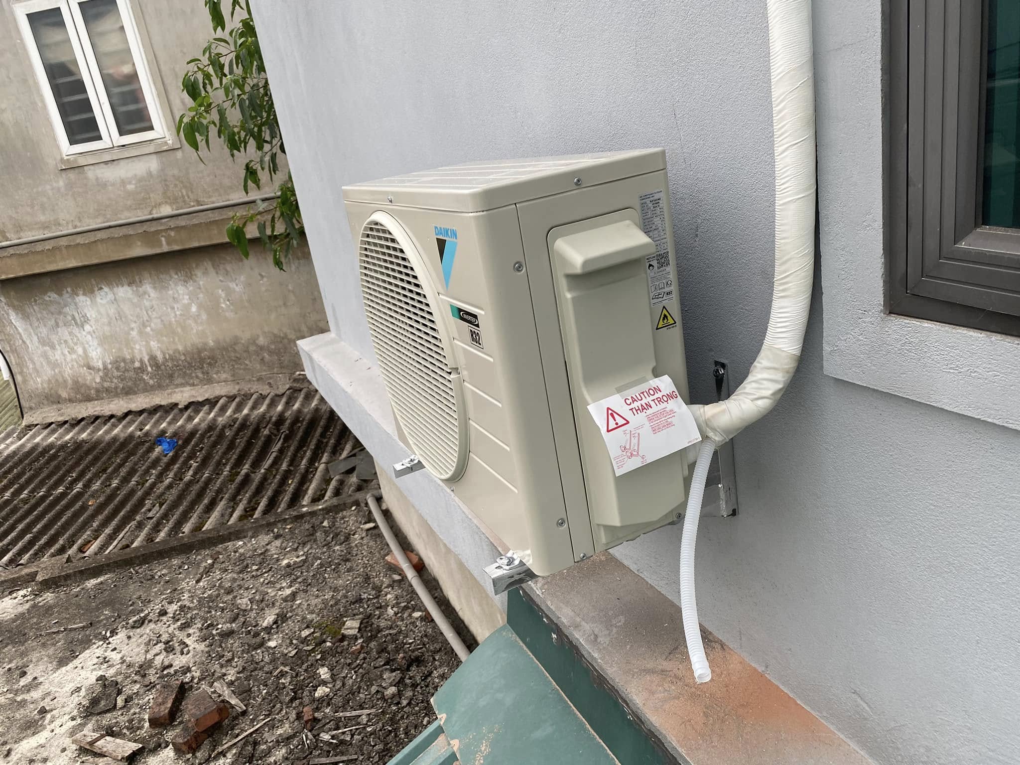 Điều hòa Daikin FTHF25XVMV đời cũ nhưng vẫn hút khách nhờ chất lượng tốt