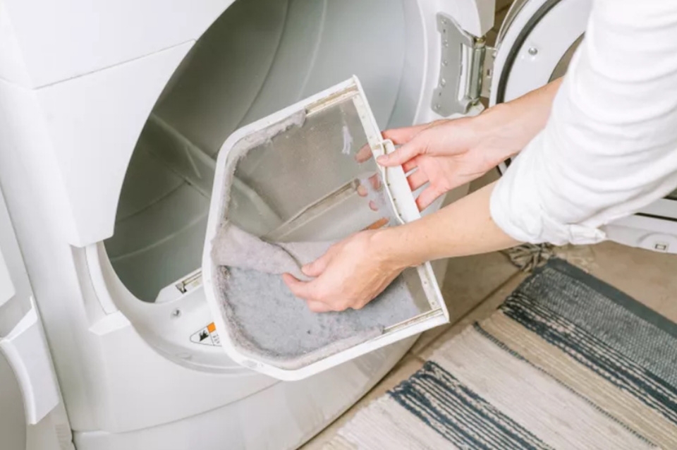 Hướng dẫn vệ sinh máy sấy quần áo tại nhà một cách đơn giản và hiệu quả nhất