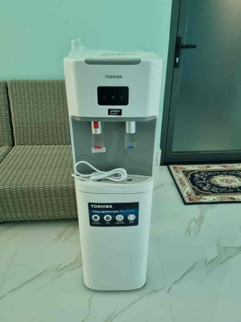 Những lý do nên sở hữu cây nước nóng lạnh Toshiba RWF-W1669BV(W1) ngay hôm nay