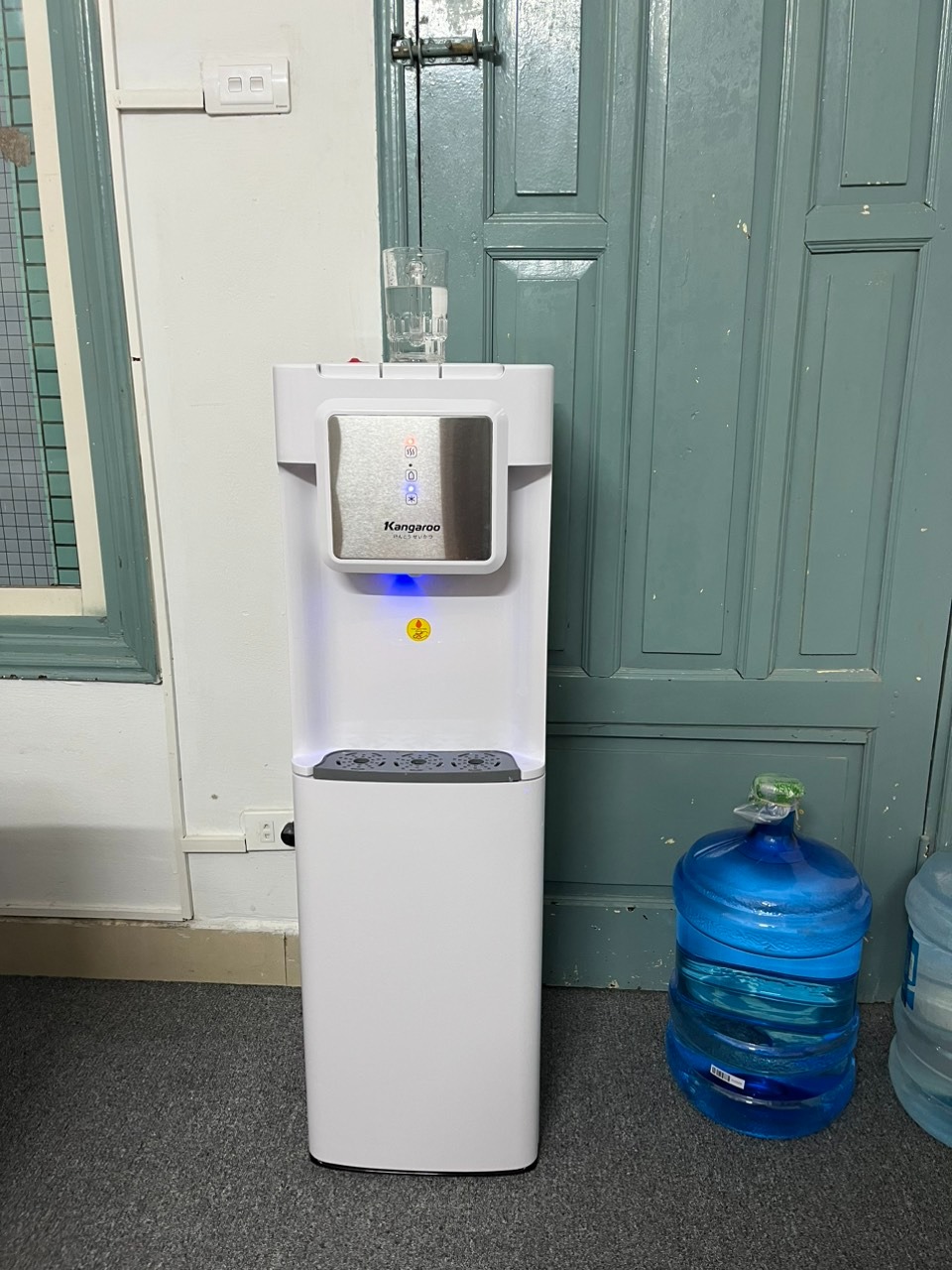 Cây nước nóng lạnh Kangaroo hút bình KG60A3 giải pháp nước uống tiện lợi, hiện đại cho gia đình và văn phòng