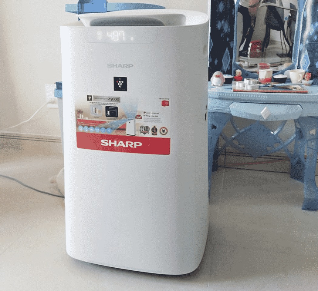Đánh giá chi tiết về máy lọc không khí tạo ẩm Sharp KI-L60V-W có đáng mua không?