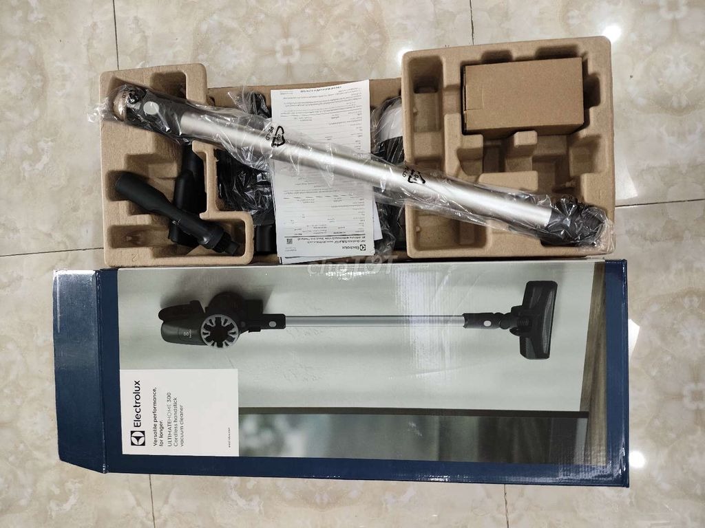 Máy hút bụi Electrolux EFP31212 thiết kế hiện đại, hiệu suất mạnh mẽ, làm sạch tinh tế từng góc nhỏ