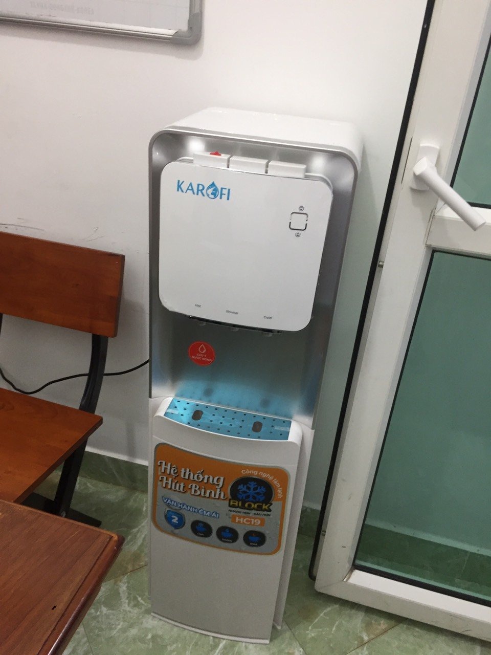 Cây nước nóng lạnh Karofi hút bình HC19 giải pháp toàn diện cho nguồn nước sạch, tiện nghi và an toàn