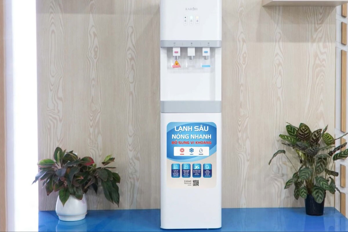 Cây nước nóng lạnh Karofi hút bình HCV209 tiện ích 3 trong 1, mang nước sạch tinh khiết đến mọi gia đình