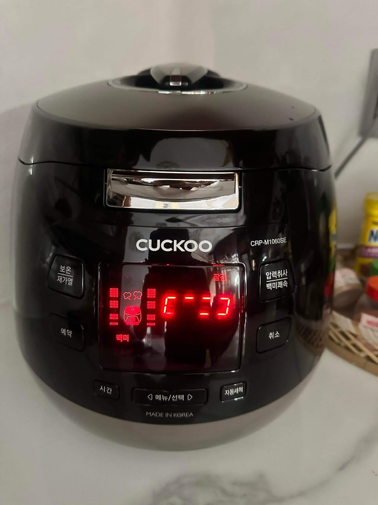 Nồi cơm điện tử áp suất Cuckoo CRP-M1060SE 1.8 Lít nấu cơm chuẩn hàn, giữ trọn dinh dưỡng