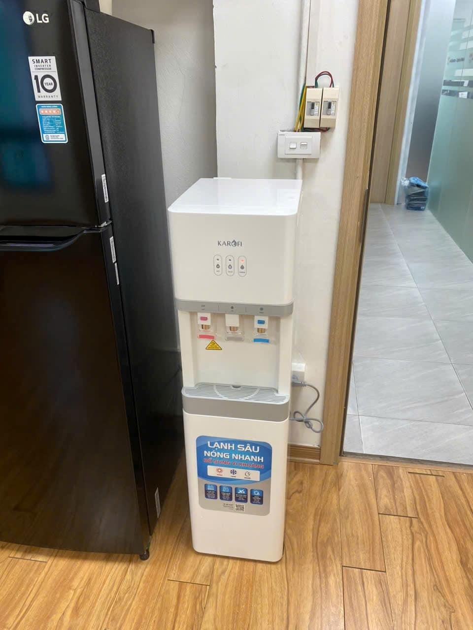 Cây nước nóng lạnh Karofi hút bình HCV209 tiện ích 3 trong 1, mang nước sạch tinh khiết đến mọi gia đình