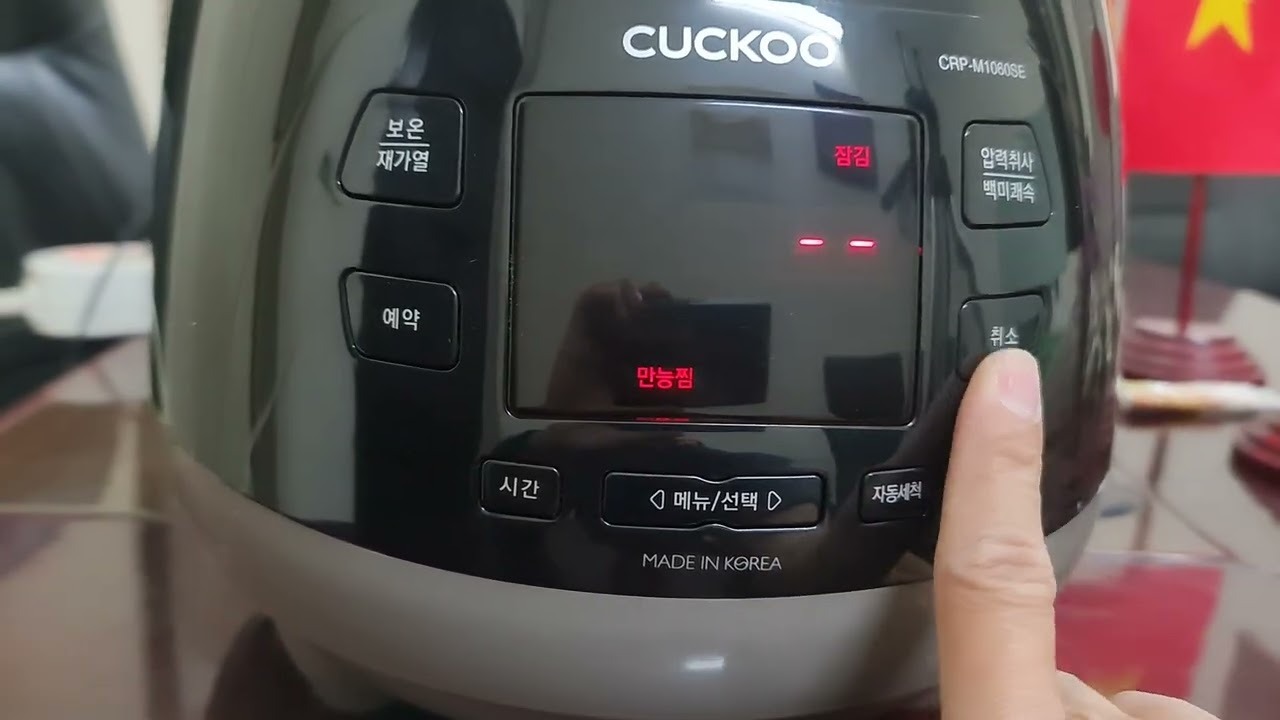 Nồi cơm điện tử áp suất Cuckoo CRP-M1060SE 1.8 Lít nấu cơm chuẩn hàn, giữ trọn dinh dưỡng